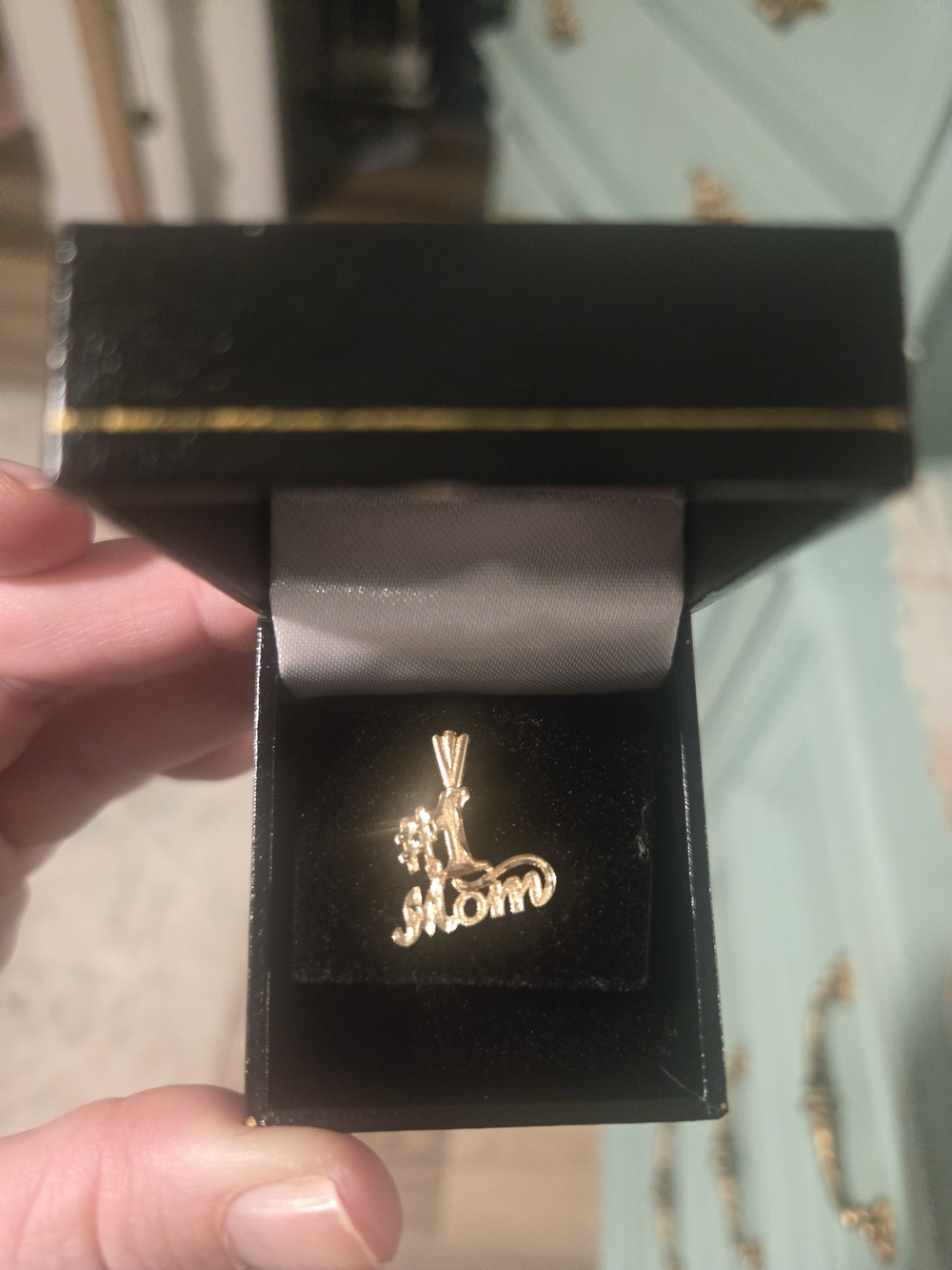 14k Gold 'Mom' Script Pendant Necklace Charm